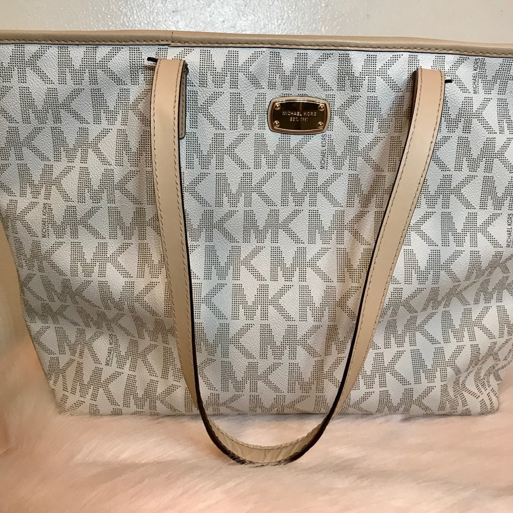 ***SOLD*****Michael Kors Purse